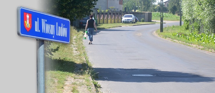 Chodnik krzywy, przejechać trudno, a komunikacji brak - Zdjęcie główne