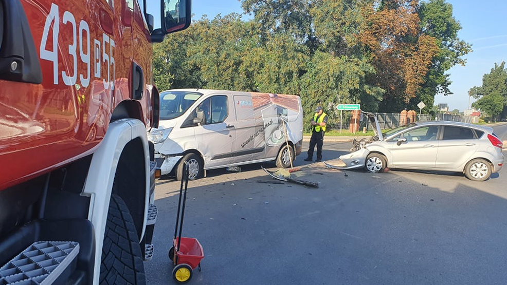 Kolizja 2 fordów w Borku Wlkp. [AKTUALIZACJA] - Zdjęcie główne