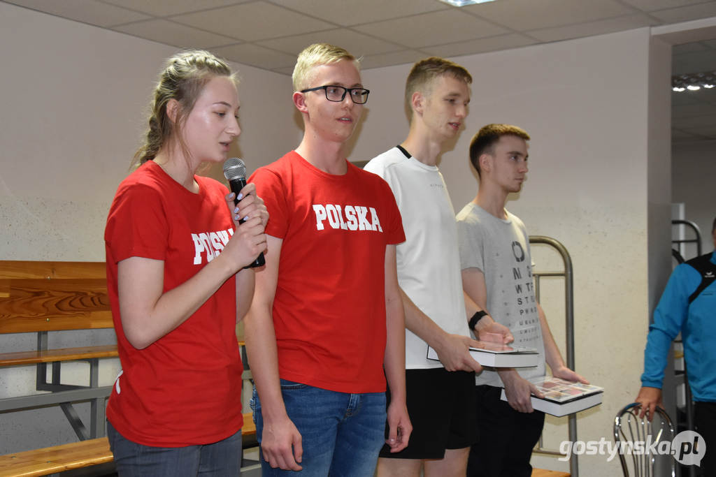 Gostyń. Kręglarze z KS Start Gostyń: Aleksandra Banaszak i Dominik Dutkiewicz  ze zdobytymi medalami