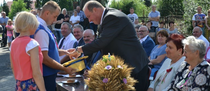 Strażaków nagrodzono, wieniec ośpiewano. Wieczorem będzie zabawa - Zdjęcie główne