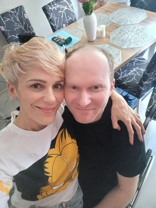 Gostyń. Wojtek choruje na SM. Dużym oparciem dla niego jest żona Kasia. Są razem szczęśliwi