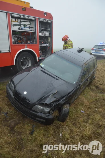 Do zdarzenia drogowego na trasie między Taniecznicą a Bodzewem przyczynił się błąd kierującej BMW mieszkanki gminy Pępowo oraz trudne warunki panujące na drodze