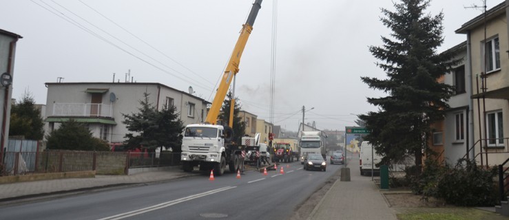 Uderzył w słup, zniszczył linię energetyczną i zwiał - Zdjęcie główne