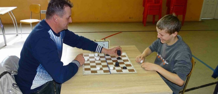 Mistrzostwa w warcabach i szachach. Przyszły całe rodziny - Zdjęcie główne