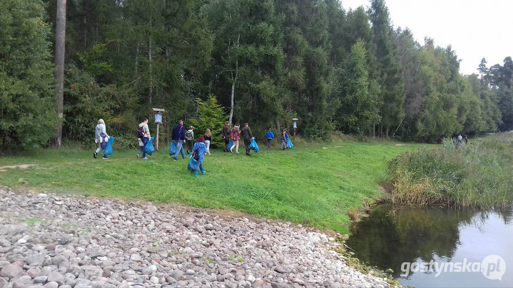 Zalew Jeżewski i las dookoła zostały dokładnie wysprzątane przez ekipę ponad 20 osób z gminy Borek Wlkp.