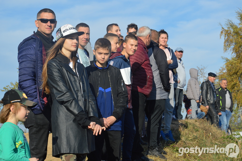 Dalabuszki. Piknik żużlowy dla Zuzi zorganizowany przez kluby Tasmania Racing oraz AKŻ Ostrów Wielkopolski przyniósł ponad 22 tysiące złotych zebrane podczas licytacji oraz ze sprzedaży m.in. wypieków przygotowanych przez komitet Zuzia kontra SMA