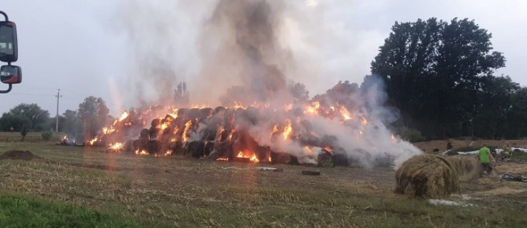 Stóg zapalił się od pioruna? [WIDEO] - Zdjęcie główne