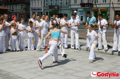 Pokaz capoeiry na gostyńskim rynku - Zdjęcie główne