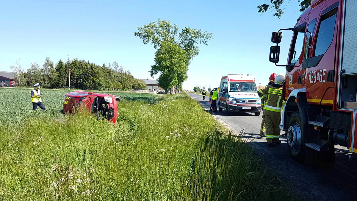 Mieszkaniec gminy Pogorzela zasnął za kierownicą. Obudził się w zbożu - Zdjęcie główne