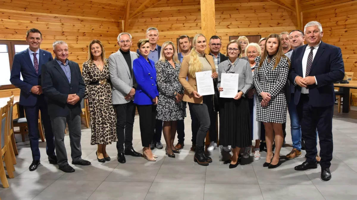 Budynki szkolne w Gostkowie i Nieparcie przejdą termomodernizację - Zdjęcie główne