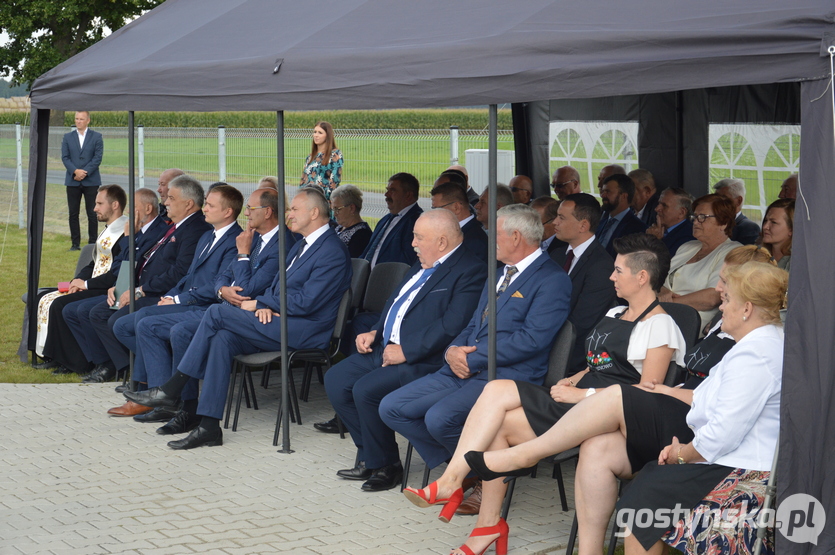 - Jestem bardzo szczęśliwy, że Sarbinowo zyskało tak nowoczesny i dobrze wyposażony obiekt, który bardzo upiększył naszą wioskę. (...) Możemy dziś cieszyć się powstałą tak długo wyczekiwaną przez mieszkańców świetlicą - mówił sołtys Grzegorz Bzdęga.