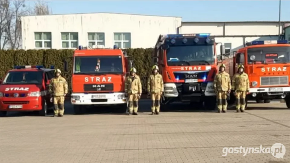 Krobia. Punktualnie o godz. 8.00 strażacy z OSP JOT Krobia oddali cześć ukraińskim strażakom, którzy zginęli ratując życie w Ukrainie