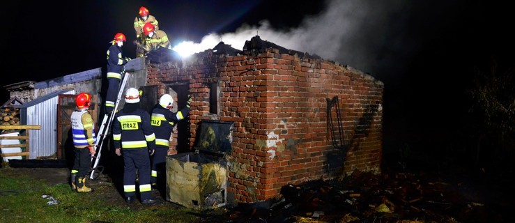 Palił się budynek gospodarczy. W środku była butla gazowa - Zdjęcie główne