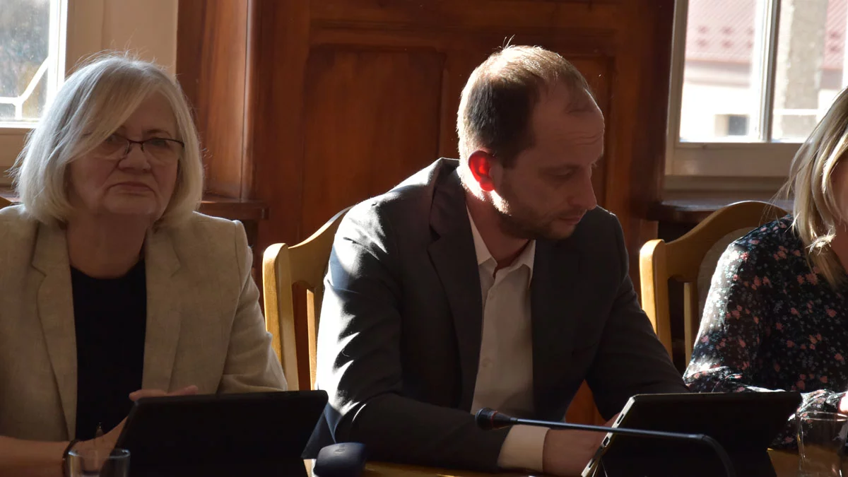 Pomnik na Górze Zamkowej wygląda ohydnie. Radny sugeruje metamorfozę terenu. Czy rozbiorą pomnik?