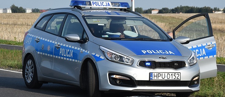 Czołowe zderzenie osobówki z quadem - Zdjęcie główne