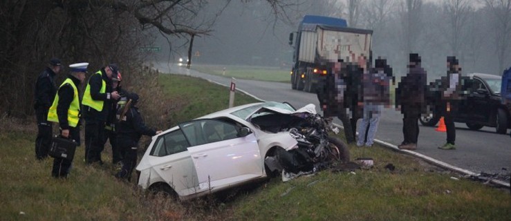 Wypadek na granicy powiatów. Dwaj kierowcy trafili do szpitali - Zdjęcie główne