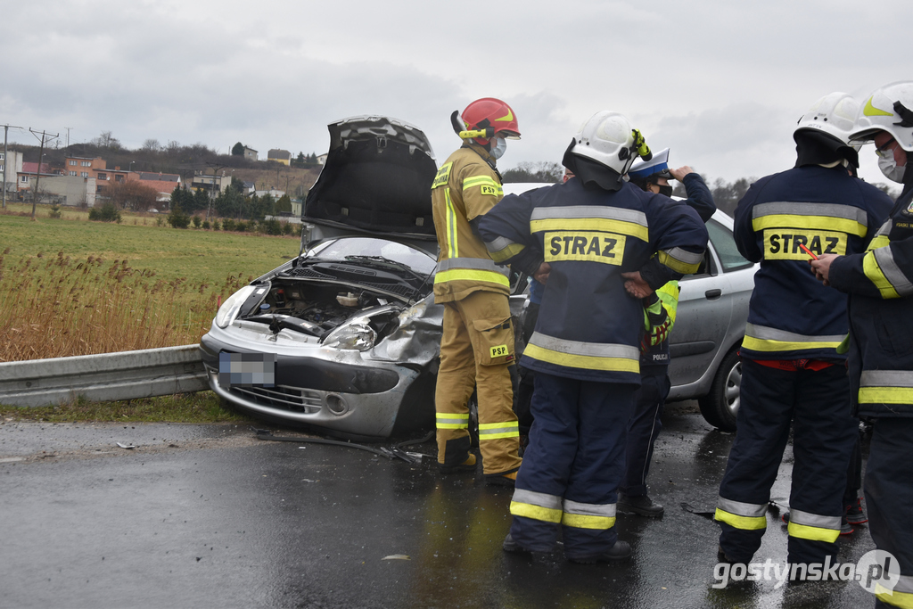 Sobotnia stłuczka dwóch samochodów na trasie Gostyń-Grabonóg