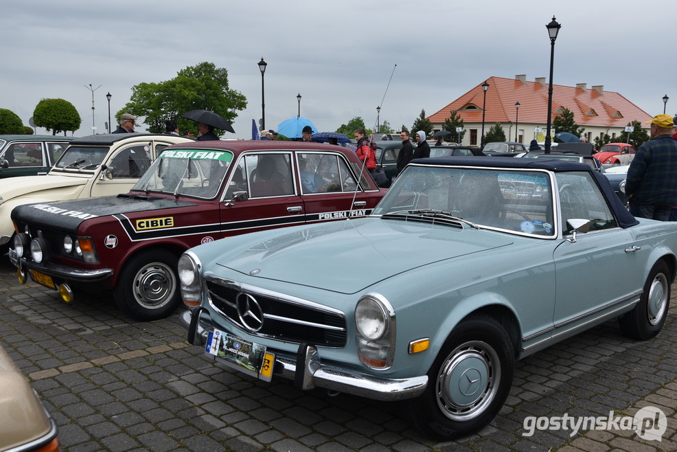 Gostyń. Zlot samochodów retro wzbudził zainteresowanie mieszkańców Gostynia