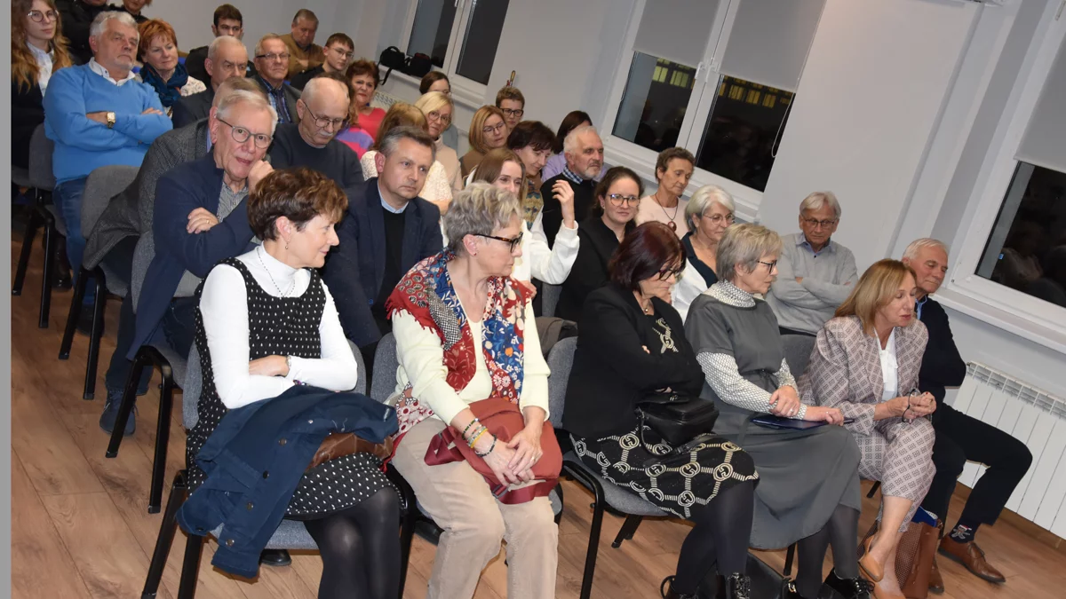 Utracone dzieciństwo - wystawa fotograficzna w GOK Hutnik. Dyskutowano też o problemach współczesnej Europy - Zdjęcie główne