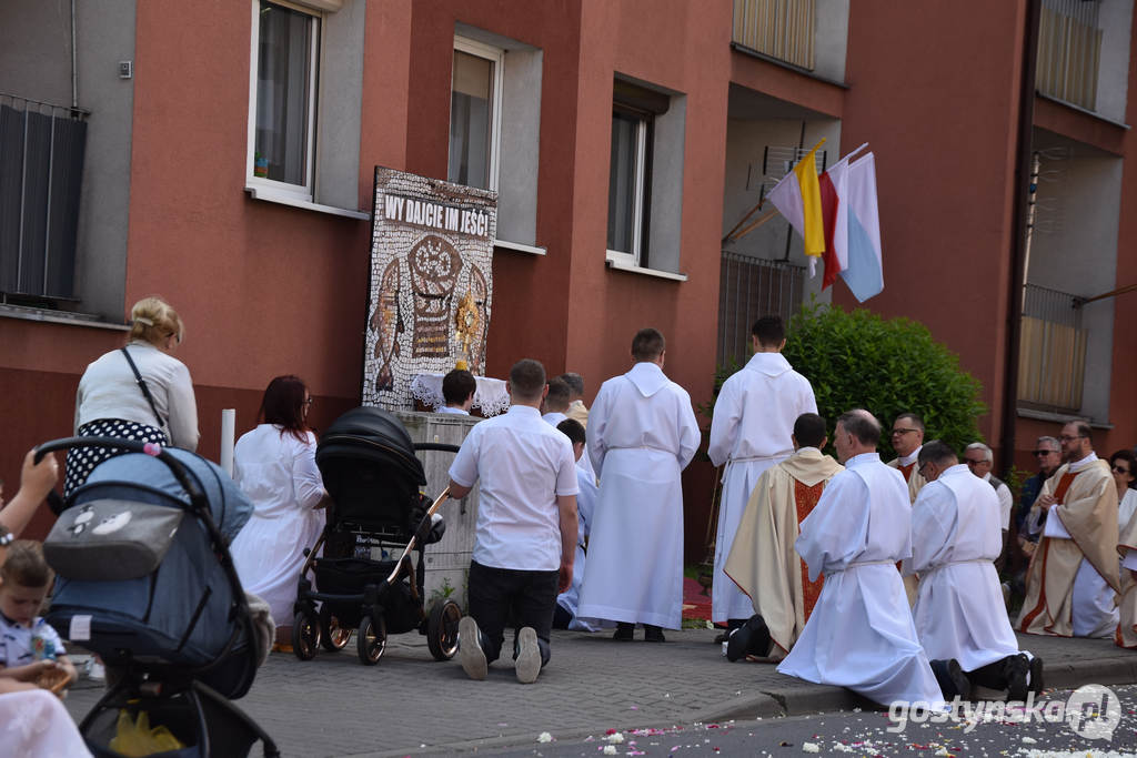 Przed tak wielkim Sakramentem upadajmy wszyscy wraz. Uroczystość Bożego Ciała w Gostyniu