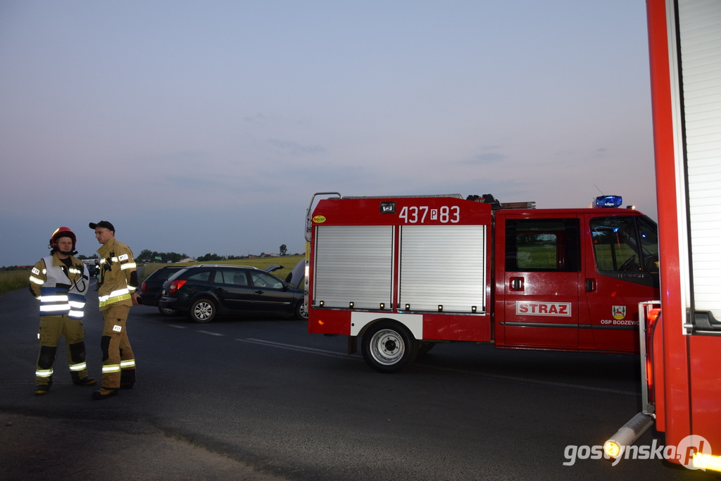 W kolizji wzięły udział 2 pojazdy, oba odtransportowała laweta.