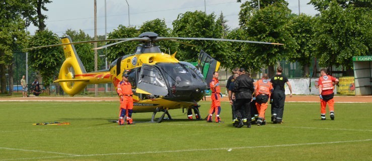 Kierowcę zabrano helikopterem do szpitala. Pasażerka również jest hospitalizowana - Zdjęcie główne