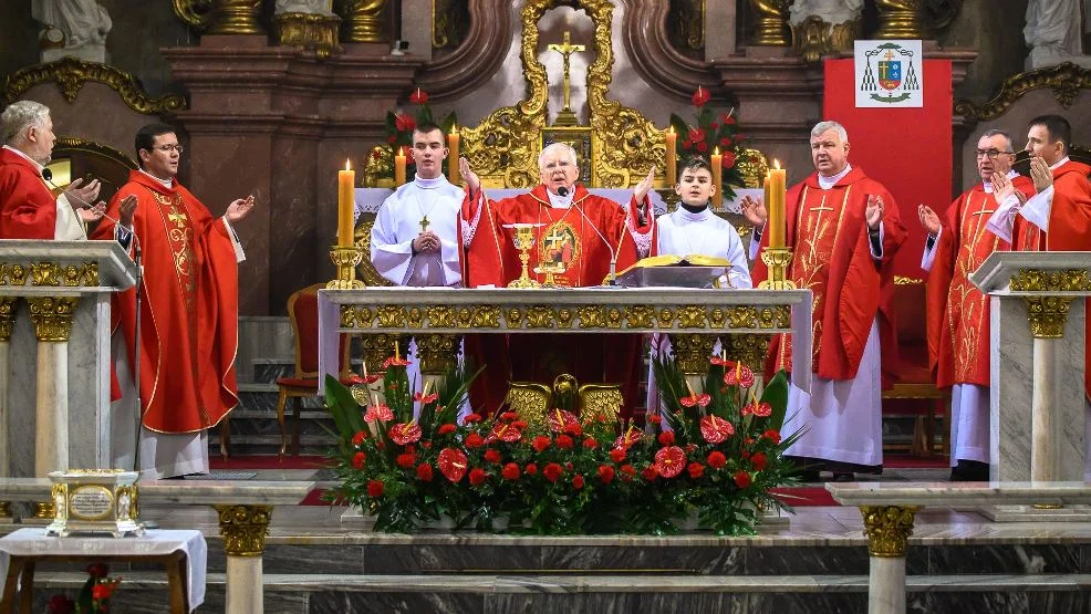 Arcybiskup otrzymał wyjątkowe podziękowanie: "Powiadają, że my tu na Biskupiźnie to na biskupach się znamy..." - Zdjęcie główne