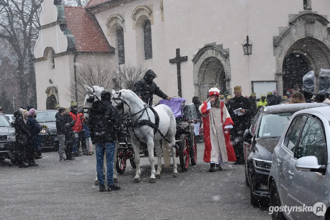 Gostyń. Orszak Trzech Króli przeszedł z kościoła pw. Ducha Świętego na gostyński rynek