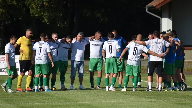 Trzy czerwone kartki w meczu Dąbroczanki Pępowo - Zdjęcie główne