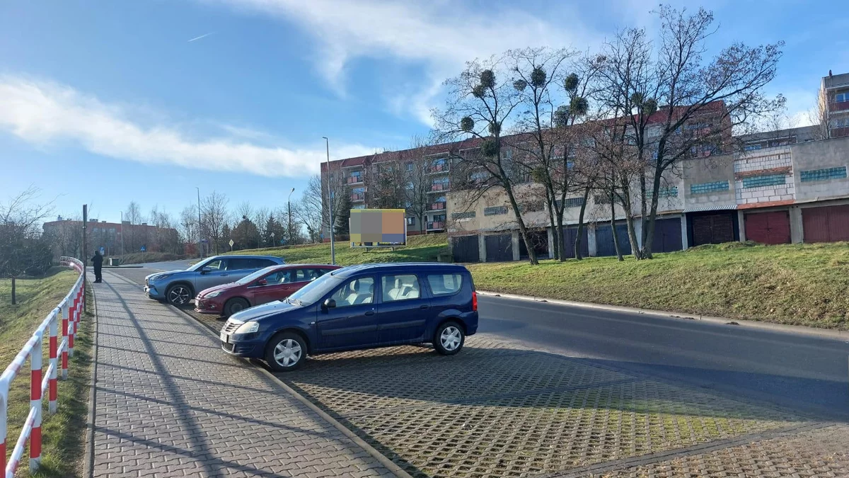 Samochody (ale jakie!) znikają z ulic i parkingów w Gostyniu. Straż miejska (nie tylko) bacznie się przygląda - Zdjęcie główne