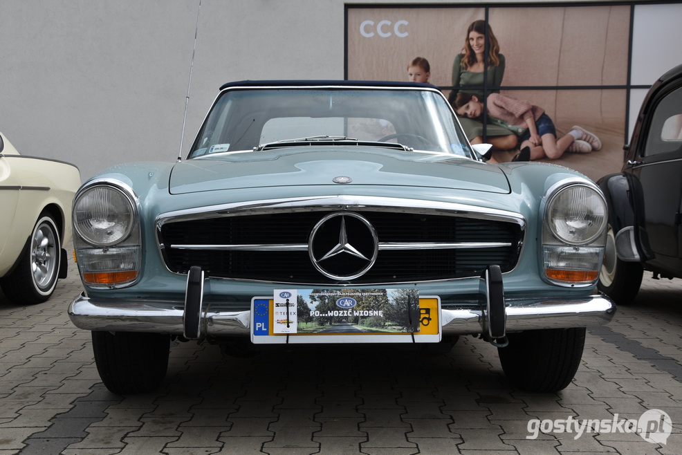 Gostyń. Zlot samochodów retro wzbudził zainteresowanie mieszkańców Gostynia