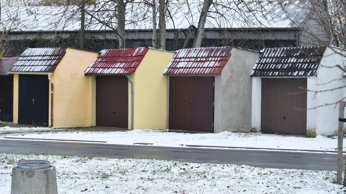 Zatrzymano włamywacza - recydywistę, który okradał garaże w Gostyniu. Usłyszał  łącznie 10 zarzutów - Zdjęcie główne