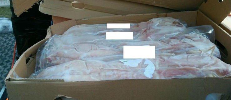 Kierował przeładowanym pojazdem. Źle zabezpieczył mięso - Zdjęcie główne