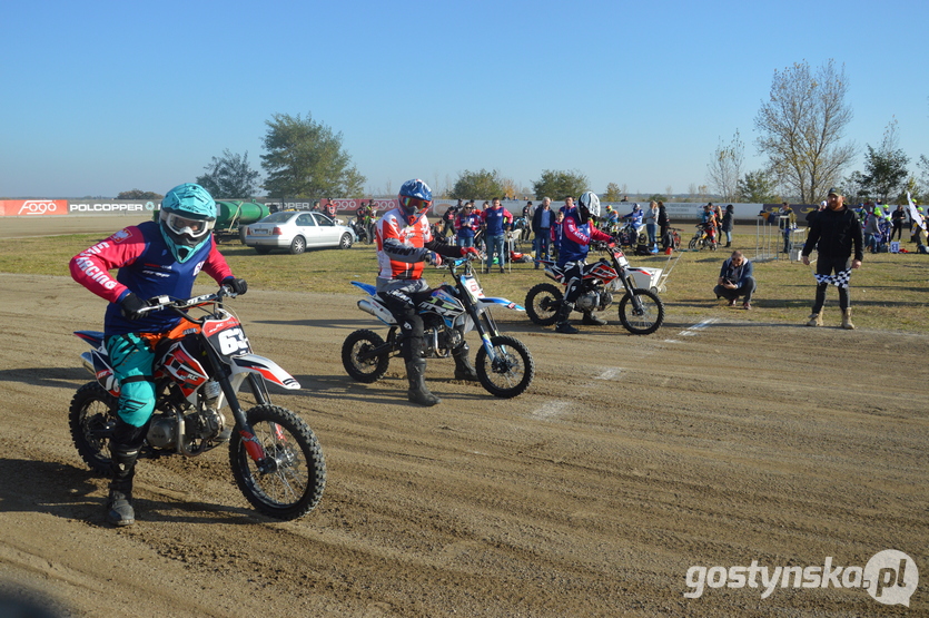Dalabuszki. Piknik żużlowy dla Zuzi zorganizowany przez kluby Tasmania Racing oraz AKŻ Ostrów Wielkopolski przyniósł ponad 22 tysiące złotych zebrane podczas licytacji oraz ze sprzedaży m.in. wypieków przygotowanych przez komitet Zuzia kontra SMA
