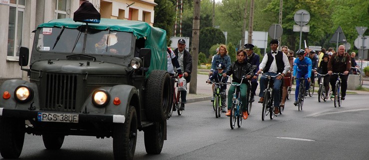 Zabytkowymi rowerami po mieście - Zdjęcie główne
