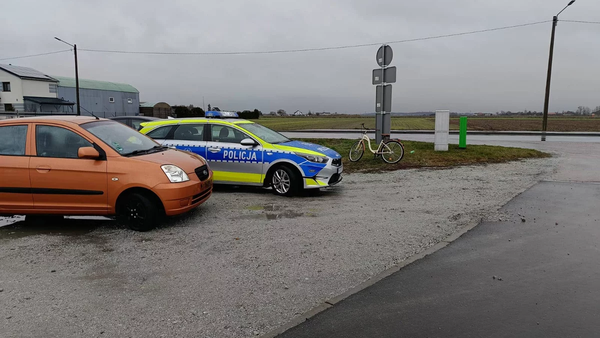 Wypadek przy DW434 w Krobi. Kiedy jechał do szkoły, potrącił go samochód - Zdjęcie główne