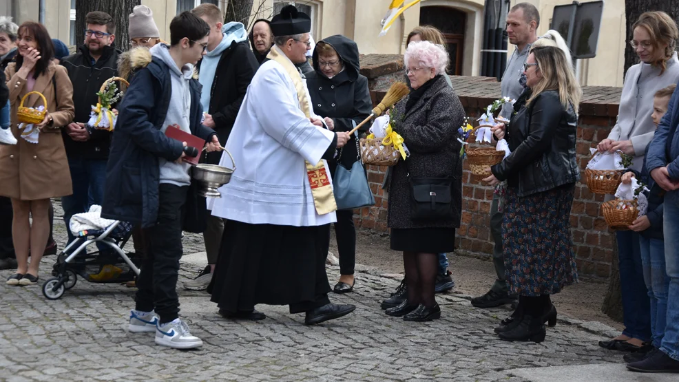 Wielka Sobota w powiecie gostyńskim. Czas święcenia pokarmów. Jak było na święconce w Gostyniu? - Zdjęcie główne