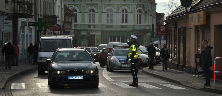 Wzmożony ruch - wzmożone patrole. Świąteczna gorączka trwa - Zdjęcie główne