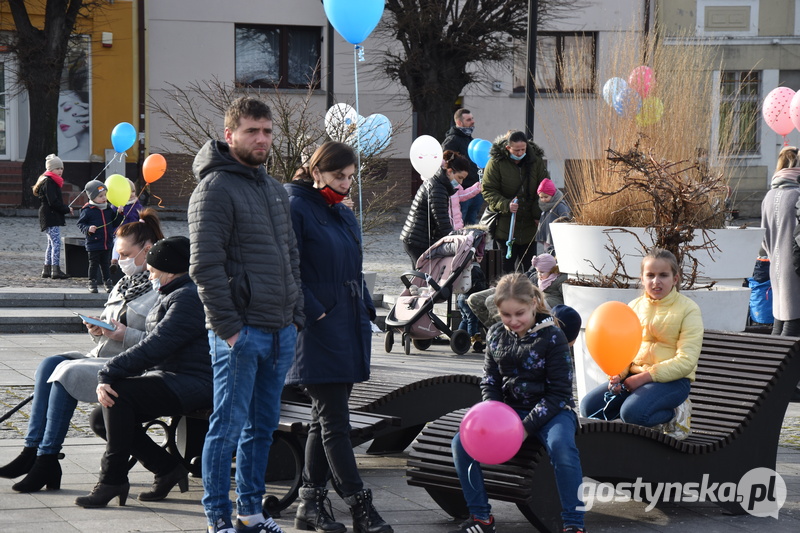 Pojawiło się sporo osób z balonikami w rękach 