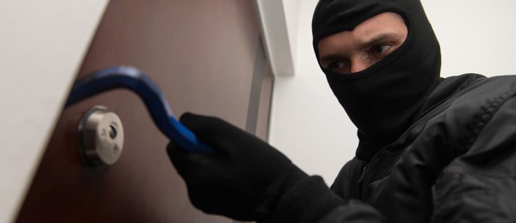 Nieznani sprawcy włamali się do sklepów - Zdjęcie główne