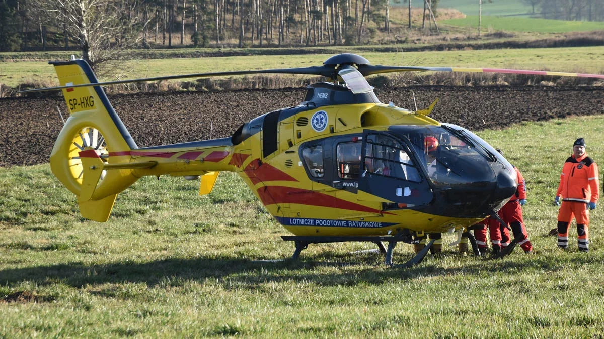 Wypadek w gospodarstwie pod Gostyniem. Ciężko ranny 9-latek zabrany przez LPR - Zdjęcie główne