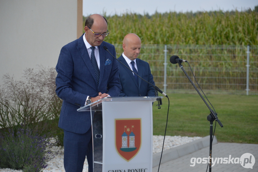 - Jestem bardzo szczęśliwy, że Sarbinowo zyskało tak nowoczesny i dobrze wyposażony obiekt, który bardzo upiększył naszą wioskę. (...) Możemy dziś cieszyć się powstałą tak długo wyczekiwaną przez mieszkańców świetlicą - mówił sołtys Grzegorz Bzdęga.