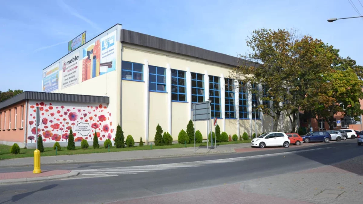 Radni dokładają kolejny milion na remont hali sportowej przy Szkole Podstawowej nr 2 w Gostyniu