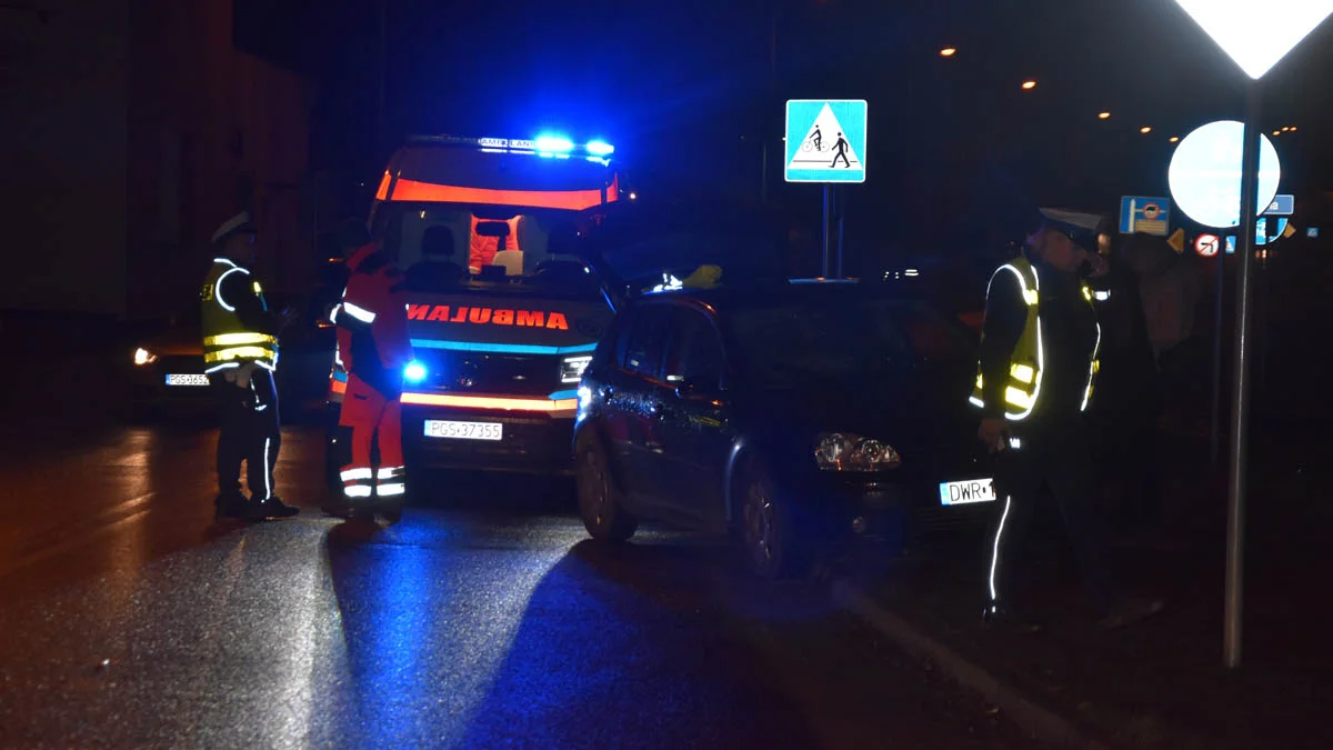 Samochód potrącił uczestniczkę Ekstremalnej Drogi Krzyżowej w Gostyniu  - Zdjęcie główne