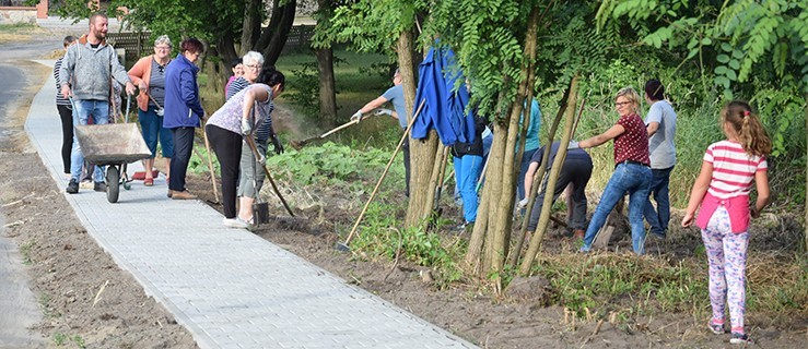 Porządkują wioskę. Mają solidny motyw - Zdjęcie główne