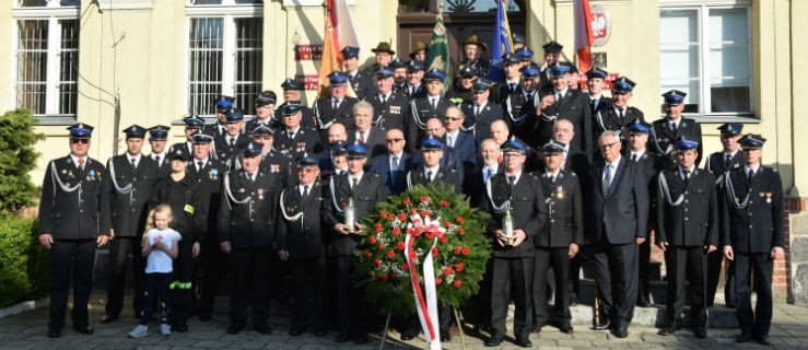 Po zbiórce strażacy przemaszerowali na rynek - Zdjęcie główne