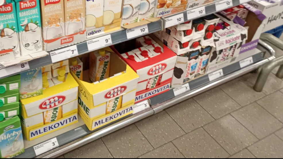 Mleko może zniknąć z półek sklepowych. Zakłady mleczarskie dostają ostrzeżenia - Zdjęcie główne