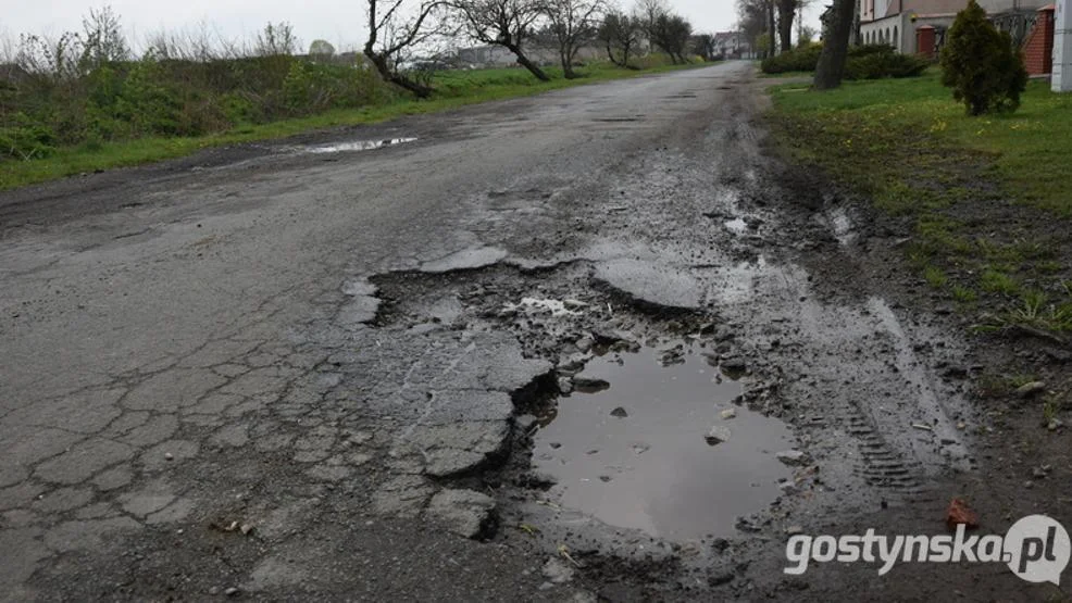 Samorządowcy powiatu gostyńskiego i gminy Krobia nie są w stanie wyremontować drogi bez funduszy zewnętrznych - Zdjęcie główne