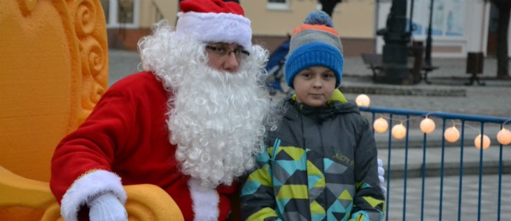 Za moment rozbłyśnie ogromna choinka - Zdjęcie główne