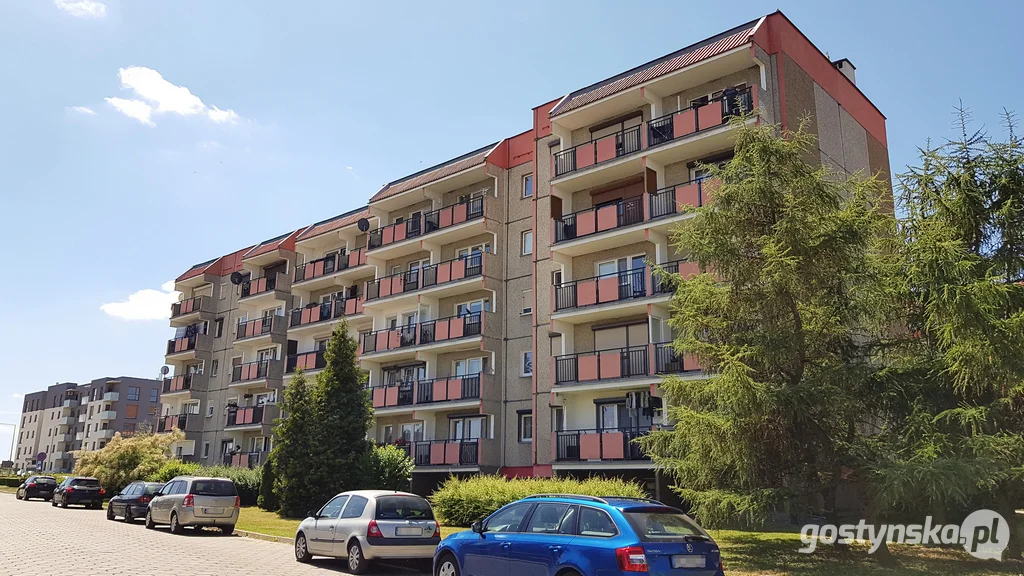 Gostyńska Spółdzielnia Mieszkaniowa "robi porządki" na balkonach lokatorów